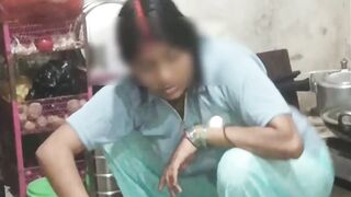 Seeing Kamwali's big ass, Malik fucked her hard, Hindi audio desi sexy video