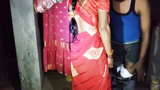 Hot Indian Desi bhabhi romance in saree