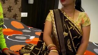 Desi bhabhi role play heavy sex session.