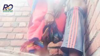 Desi village New bhabhi saree show finger kane pa EK ladka ne dekha (2)