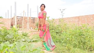 Hot KAAMVALI bhabhi ki chudai beautiful chut with saree removing