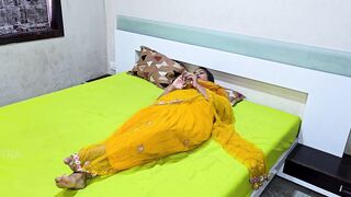 Indian hot bhabhi fucked by her old boyfriend at her home.