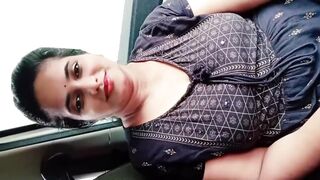 Desi Indian Mumbai whore fingering her pussy