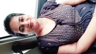Desi Indian Mumbai whore fingering her pussy