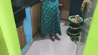 I Fuck My Bhabhi In Kichen Room When She is Cooking