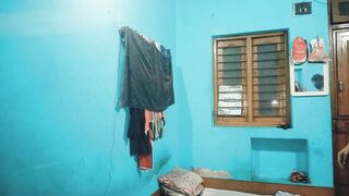 ROOM OWNER BHAIYA FUCKED TWO RENTAL GIRLS IN OYO XXX VIDEO, INDIAN STEP SISTER IN LOW FUCKING WITH JIJA HINDI AUDIO