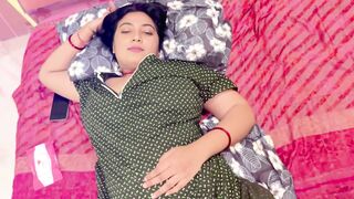 seduced the stepmom and took advantage of the opportunity and fuck the, Full Hindi video