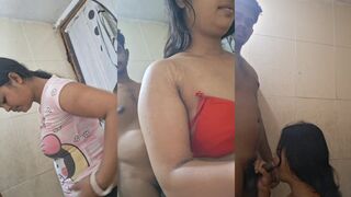 Indian hot wife washroom Came out mouth with Boyfriend